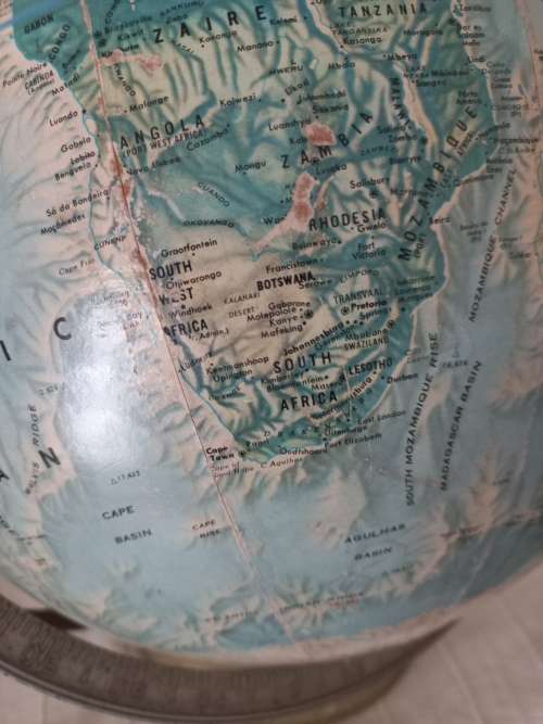 RAND MCNALLY WORLD PORTRAIT GLOBE MADE IN USA (countries SOUTH WEST AFRICA AND RHODESIA)